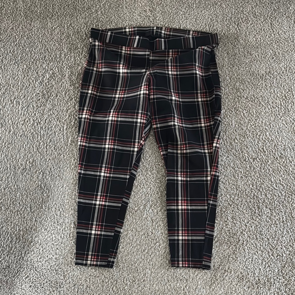 Torrid Black and Red Plaid Pants SZ 3X. Bundle 2 or more Torrid leggings $10 ea
